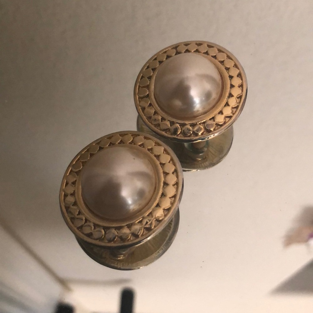 Gold & pearl clip on earrings